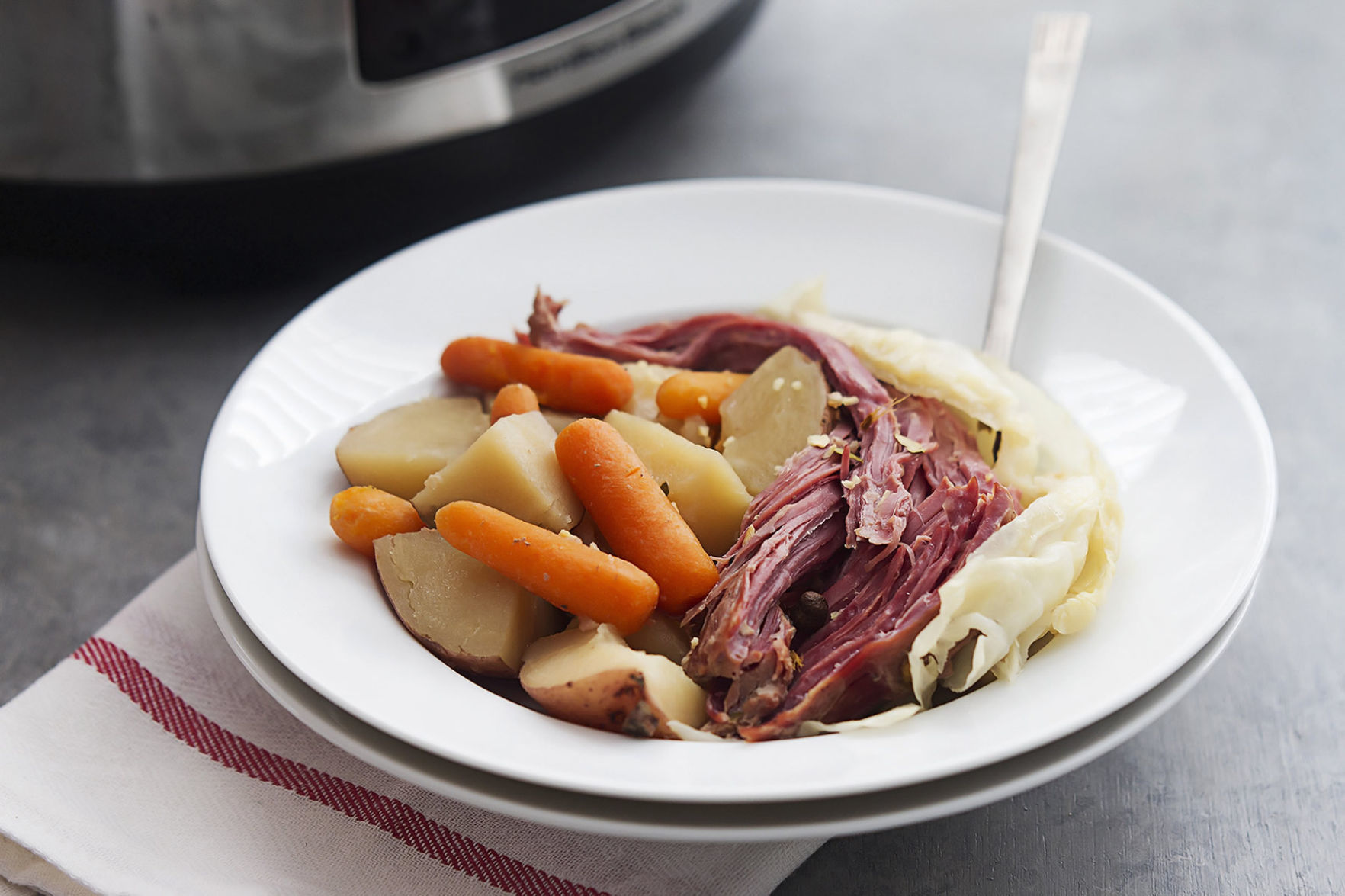 Slow Cooker Corned Beef and Cabbage